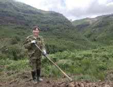 紧跟导游不放松 我根原在天国中 /神音草